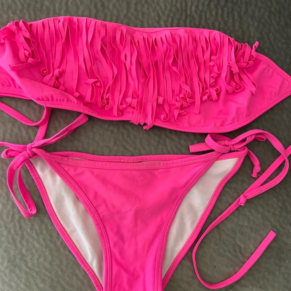 Neon pink, strapless fringe bikini - Picture 2 of 3